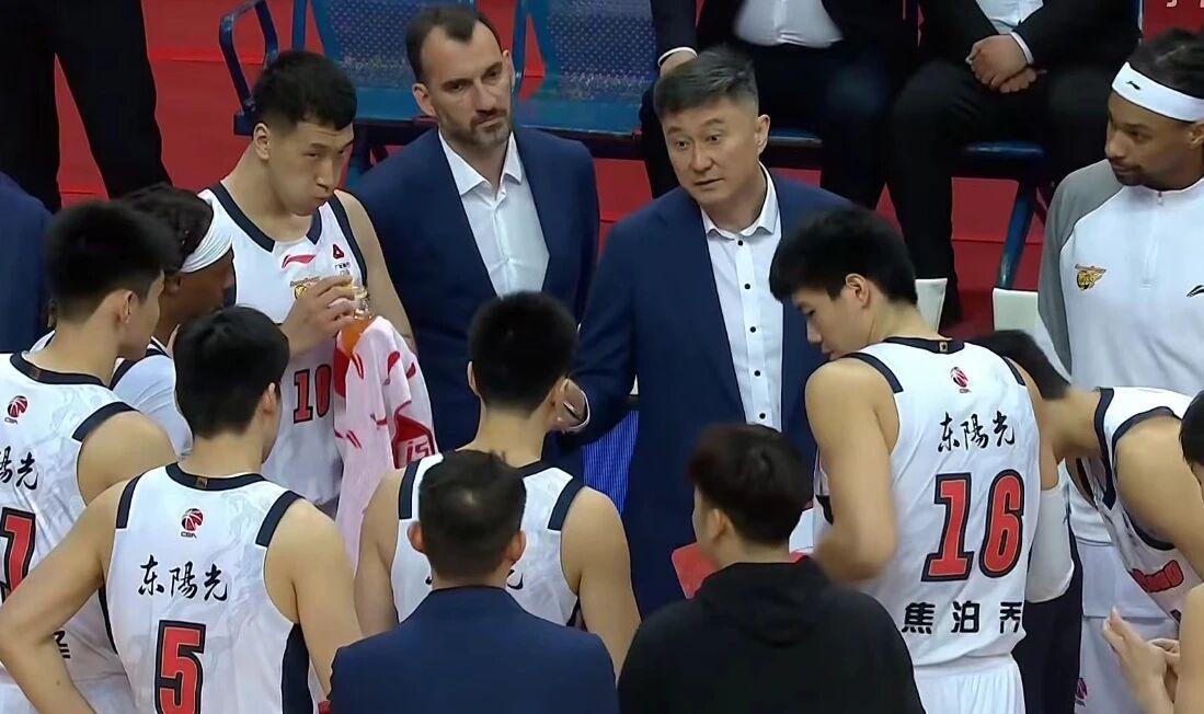 博鱼体育登录入口-广东男篮消息！萨姆纳伤缺两周 焦伯乔拒绝归队 朱芳雨寻救火外援